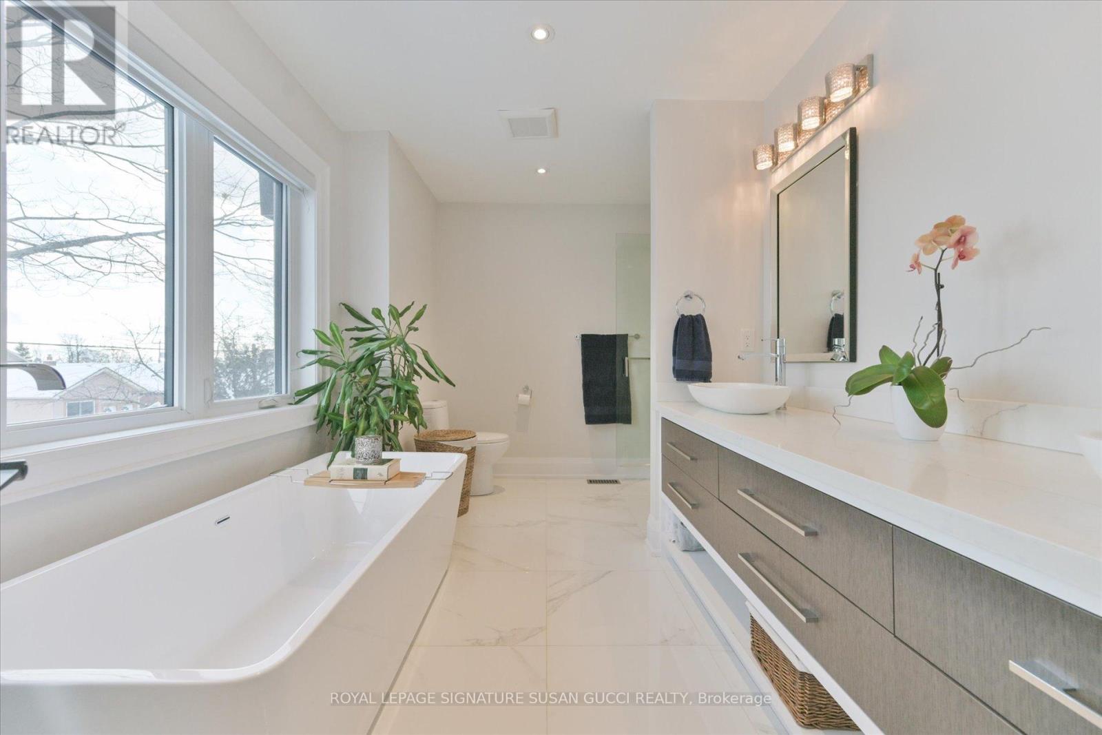 39 Amsterdam Avenue, Toronto, Ontario  M4B 2B9 - Photo 19 - E12198756