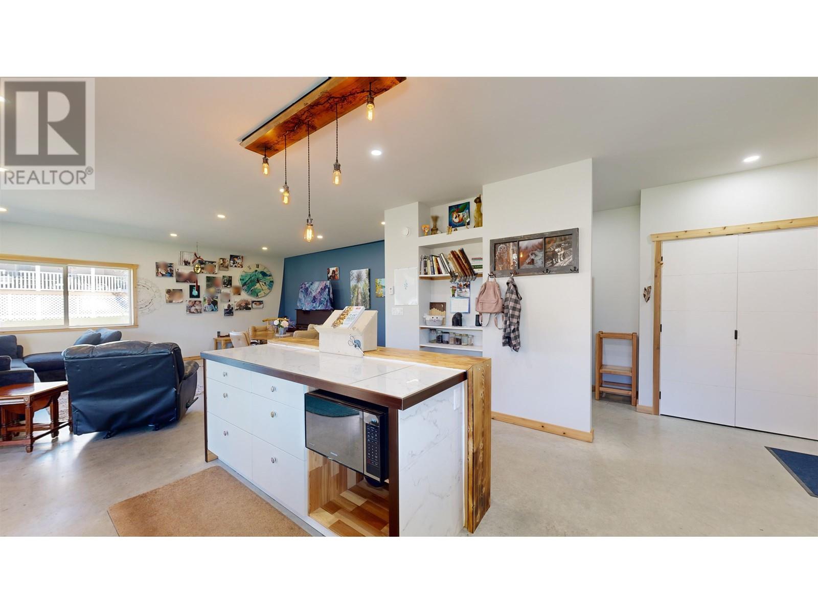 5070 Kinncum Place, 108 Mile Ranch, British Columbia  V0K 2Z0 - Photo 18 - R3011842