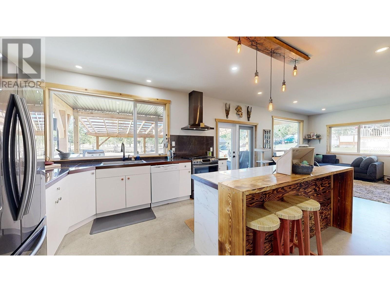 5070 Kinncum Place, 108 Mile Ranch, British Columbia  V0K 2Z0 - Photo 19 - R3011842