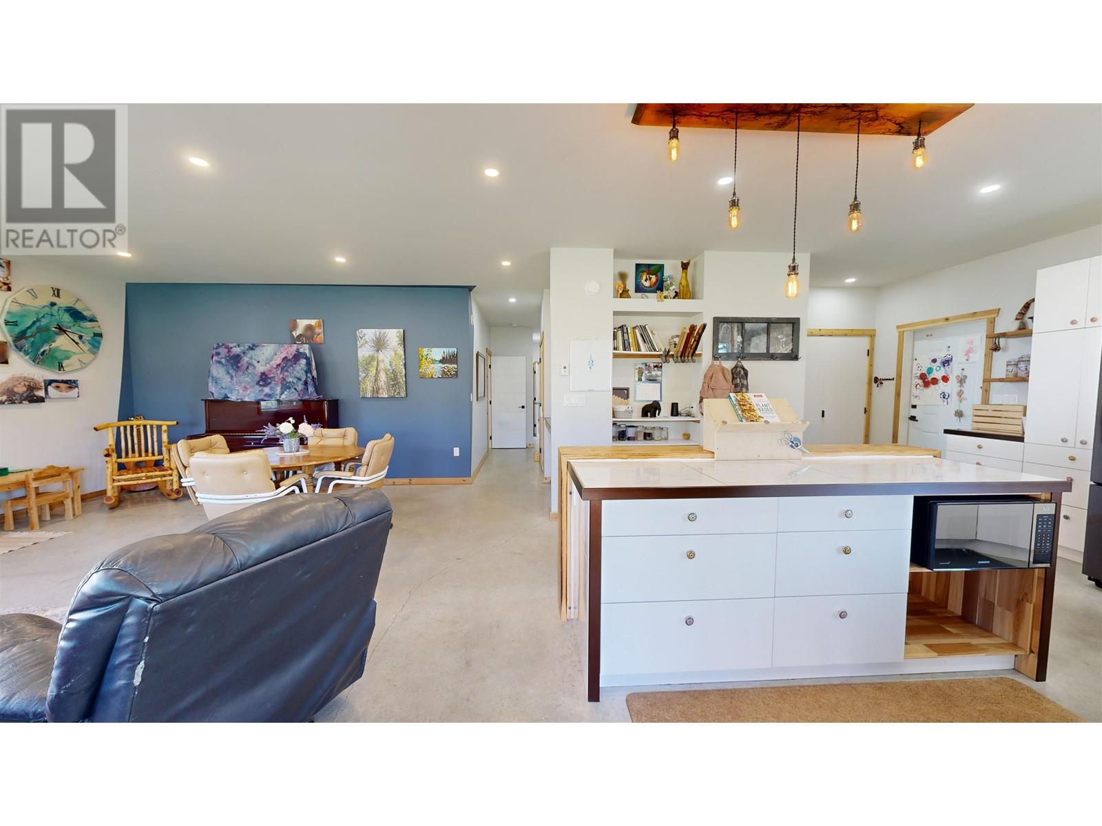 5070 Kinncum Place, 108 Mile Ranch, British Columbia  V0K 2Z0 - Photo 21 - R3011842
