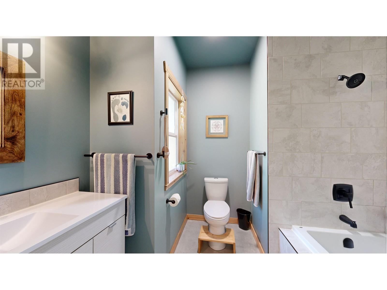 5070 Kinncum Place, 108 Mile Ranch, British Columbia  V0K 2Z0 - Photo 30 - R3011842