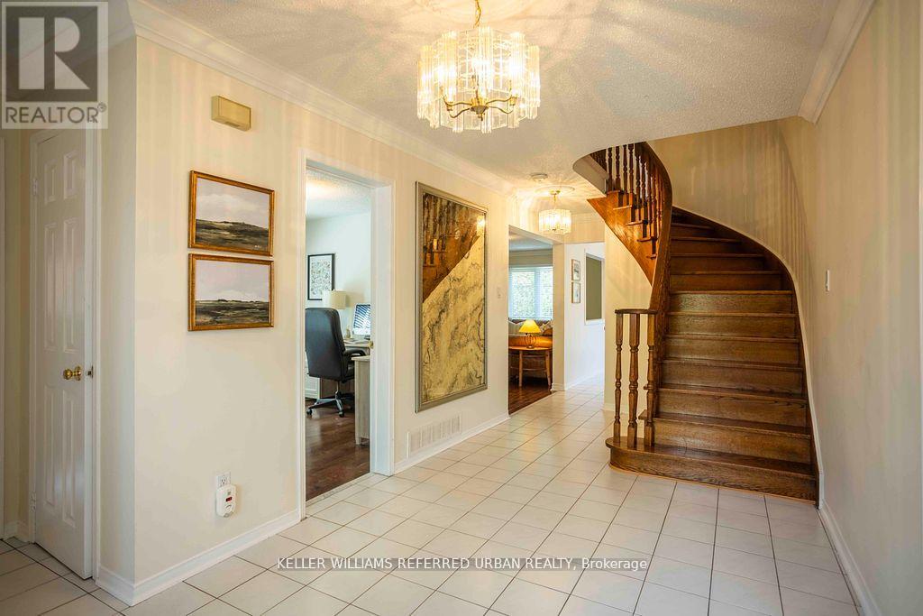 32 Nelson Circle, Newmarket, Ontario  L3X 1R1 - Photo 6 - N12198838