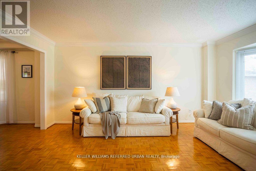 32 Nelson Circle, Newmarket, Ontario  L3X 1R1 - Photo 7 - N12198838