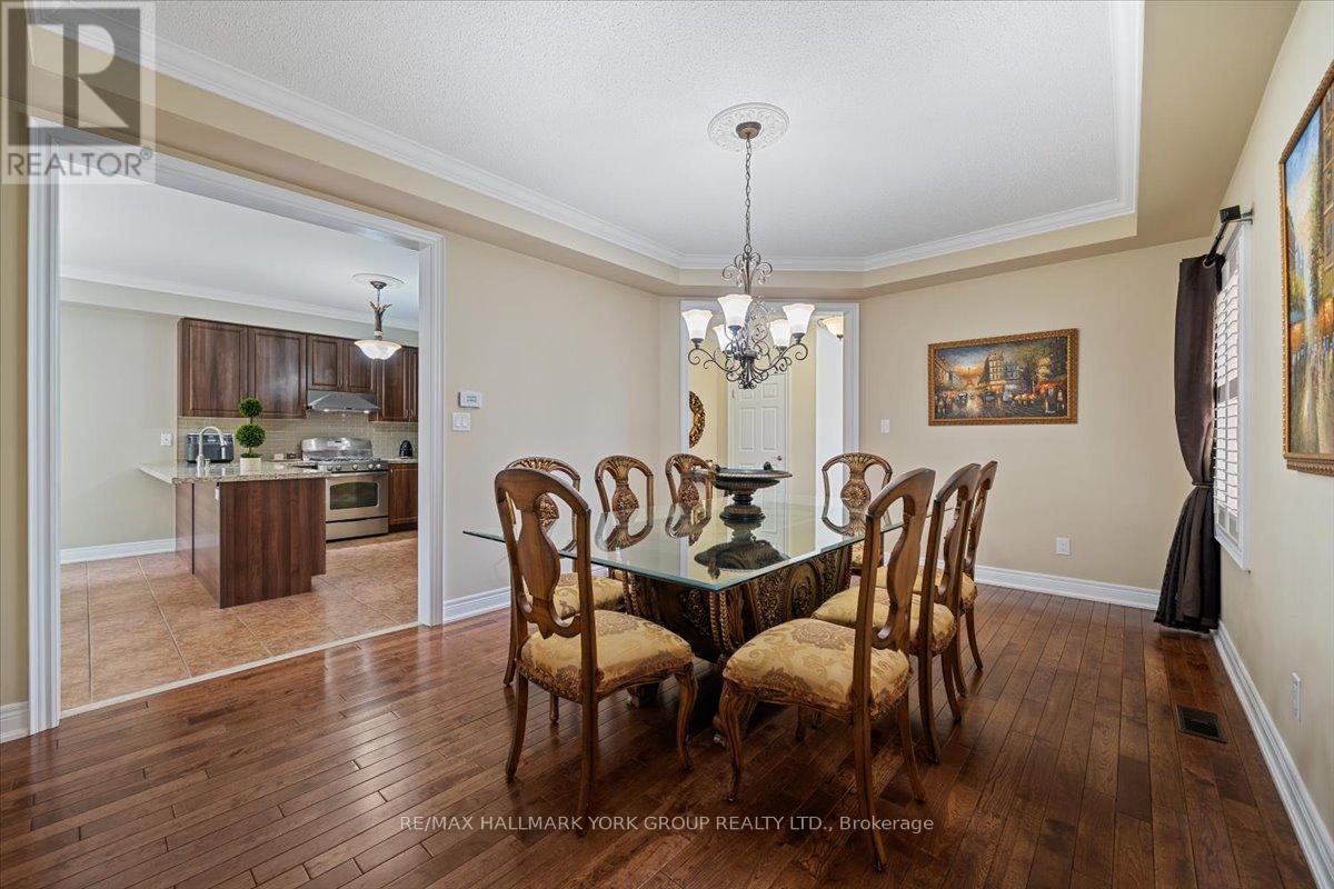 95 Chelsea Crescent, Bradford West Gwillimbury, Ontario  L3Z 0J7 - Photo 8 - N12198839