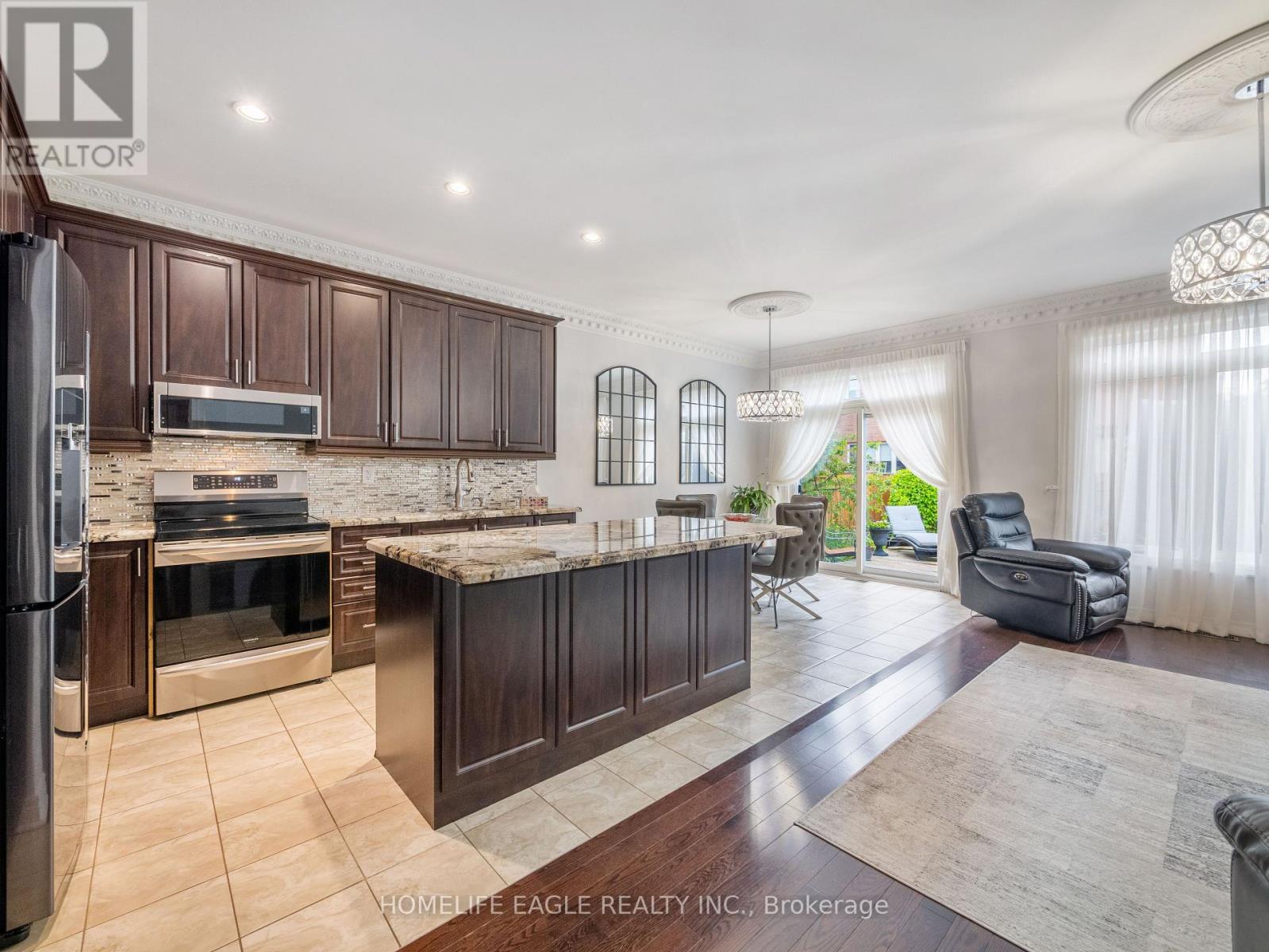 27 Mccann Crescent, Bradford West Gwillimbury, Ontario  L3Z 0G6 - Photo 12 - N12198884
