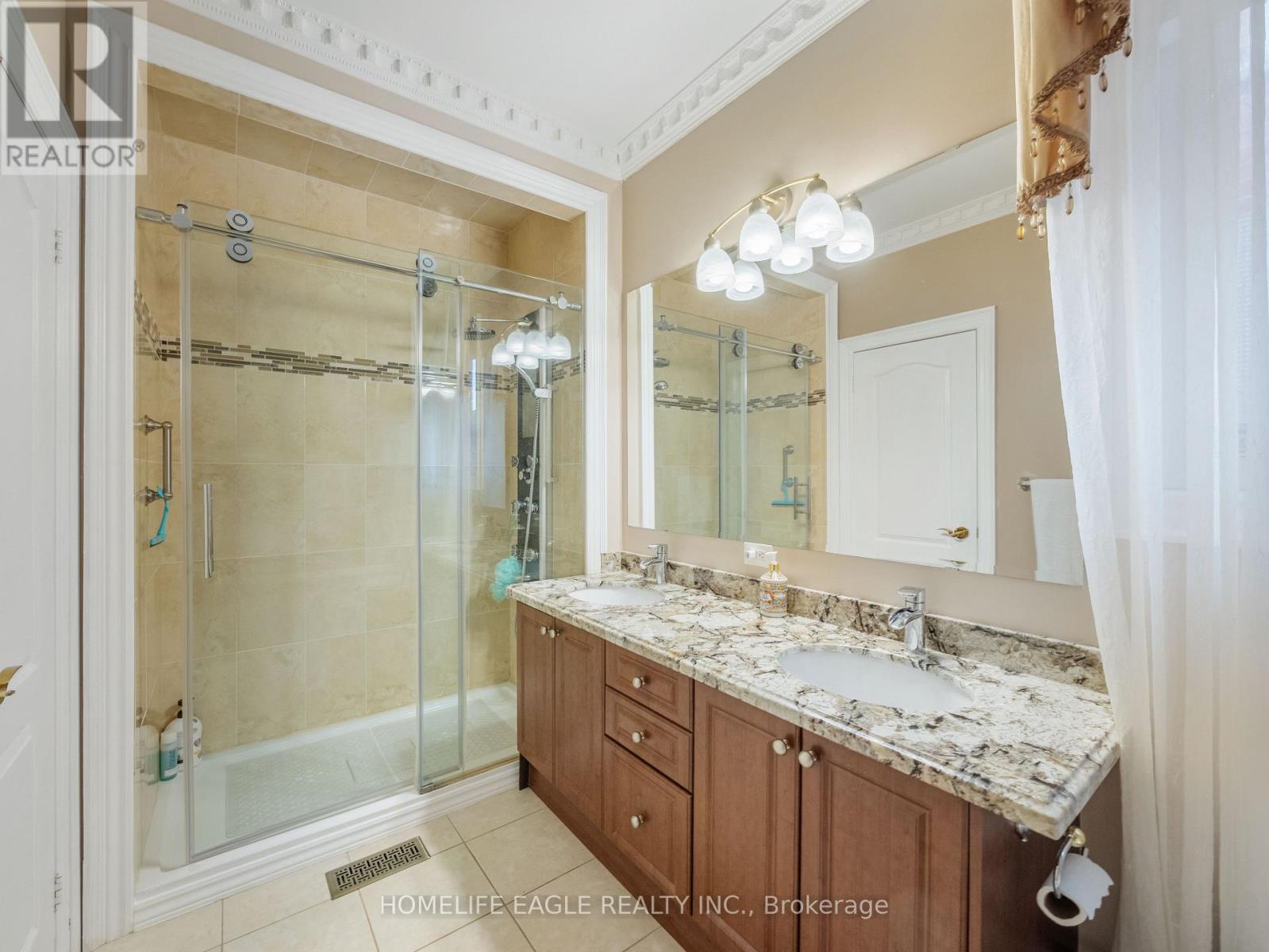 27 Mccann Crescent, Bradford West Gwillimbury, Ontario  L3Z 0G6 - Photo 24 - N12198884