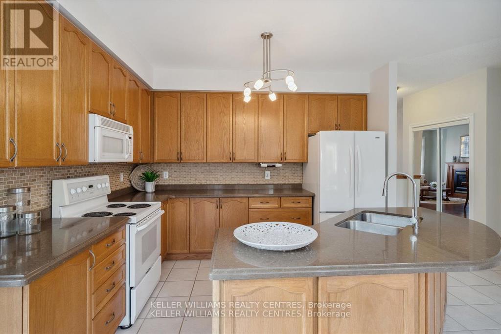 1076 Broughton Lane, Newmarket, Ontario  L3X 2L6 - Photo 13 - N12199041