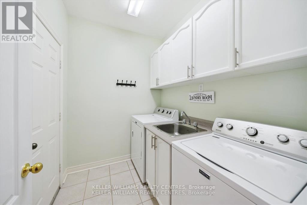1076 Broughton Lane, Newmarket, Ontario  L3X 2L6 - Photo 25 - N12199041