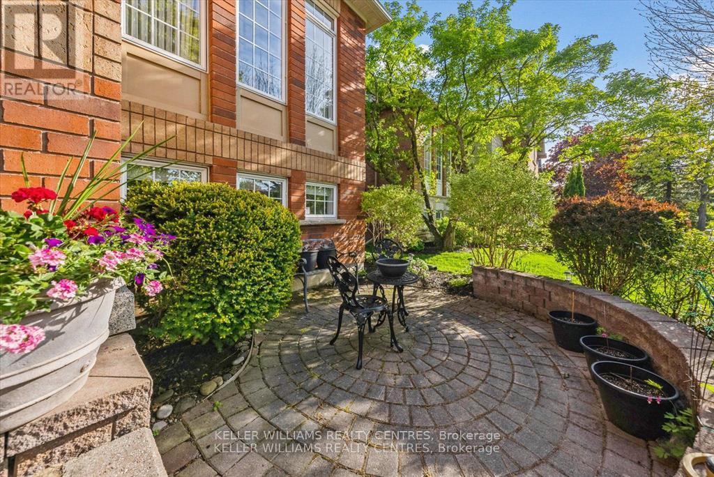 1076 Broughton Lane, Newmarket, Ontario  L3X 2L6 - Photo 3 - N12199041