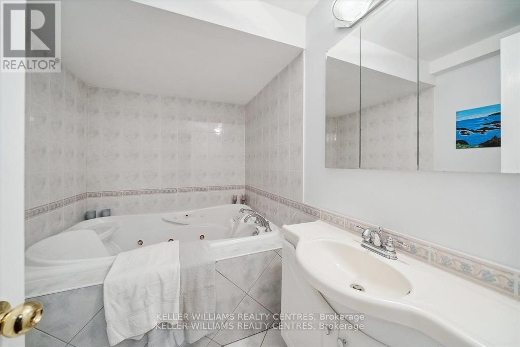 1076 Broughton Lane, Newmarket, Ontario  L3X 2L6 - Photo 32 - N12199041