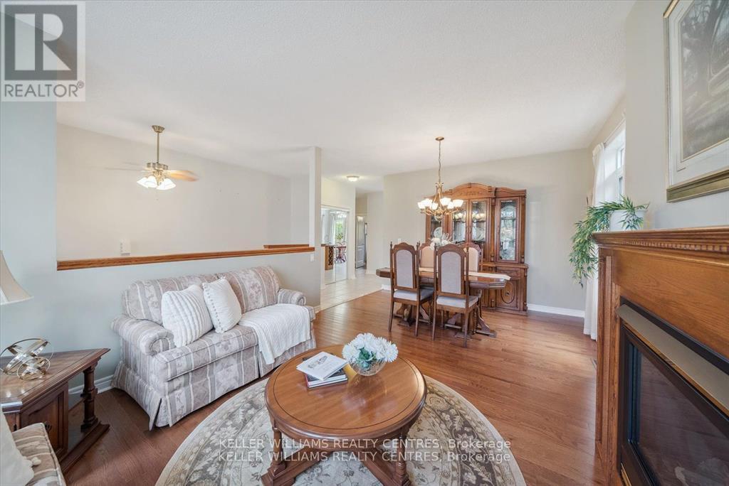 1076 Broughton Lane, Newmarket, Ontario  L3X 2L6 - Photo 9 - N12199041