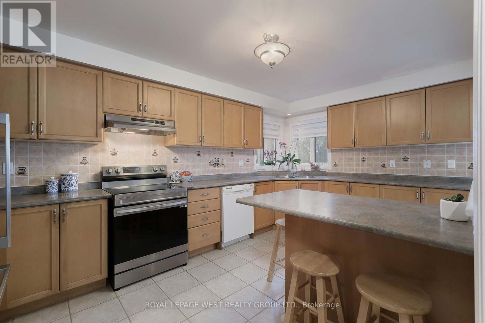 370 Royalpark Way, Vaughan, Ontario  L4H 1K1 - Photo 6 - N12199062