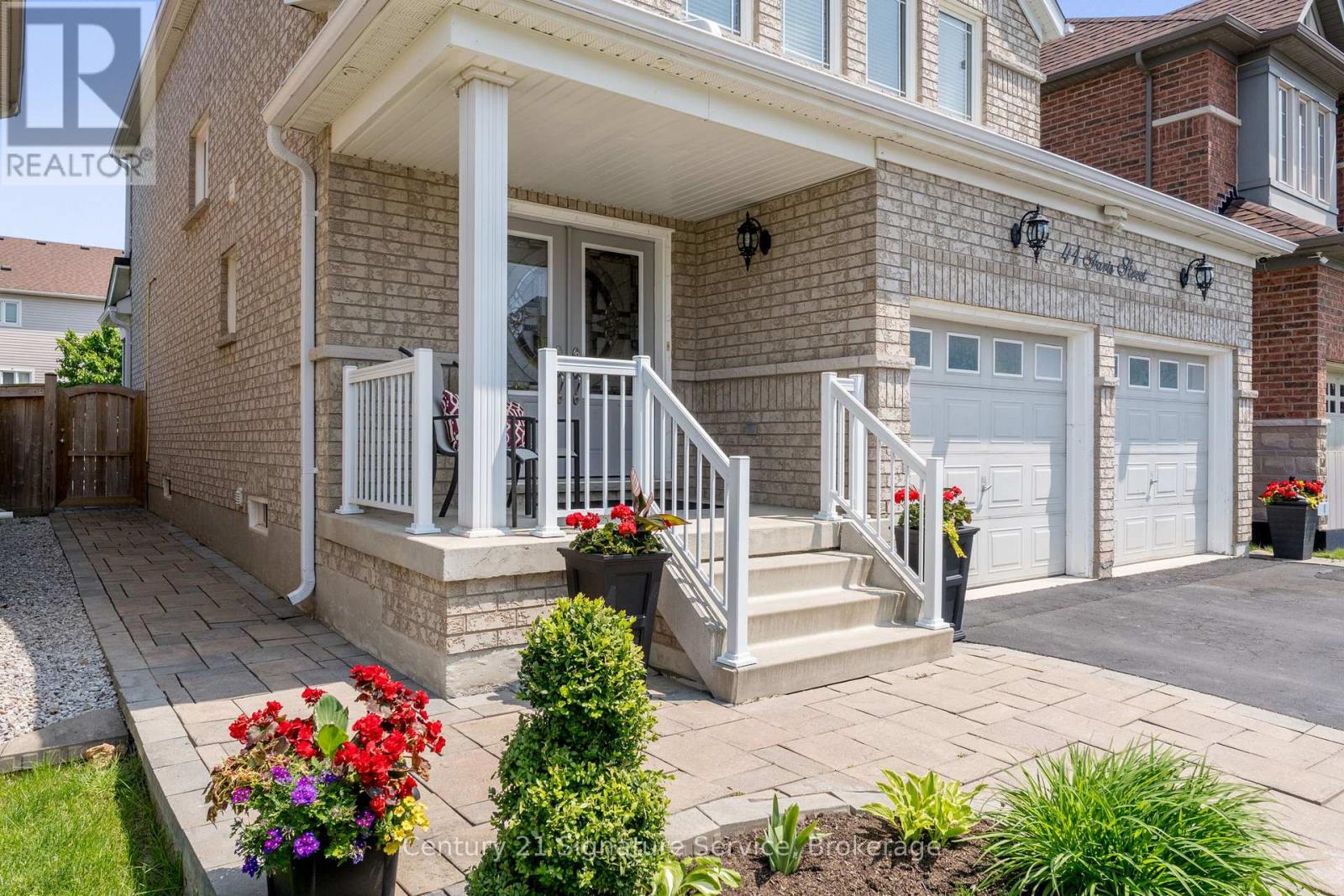 41 Faris Street, Bradford West Gwillimbury, Ontario  L3Z 0C5 - Photo 3 - N12199089