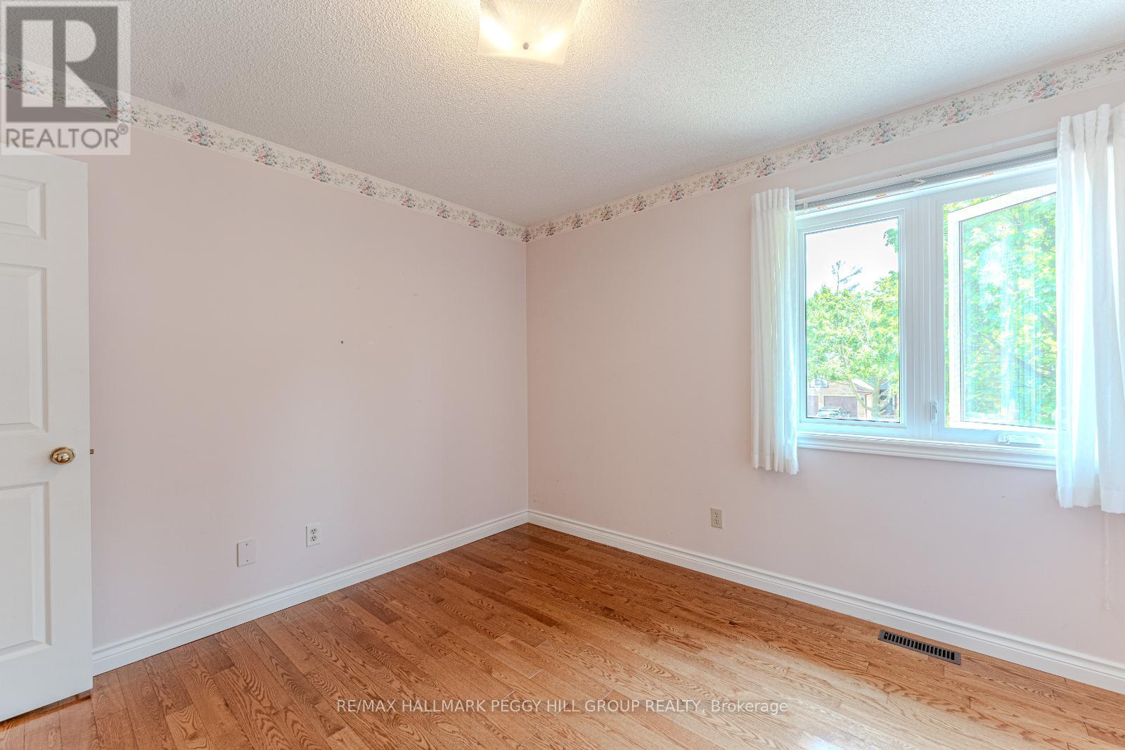 24 Layton Crescent, Barrie, Ontario  L4N 6G3 - Photo 12 - S12198865
