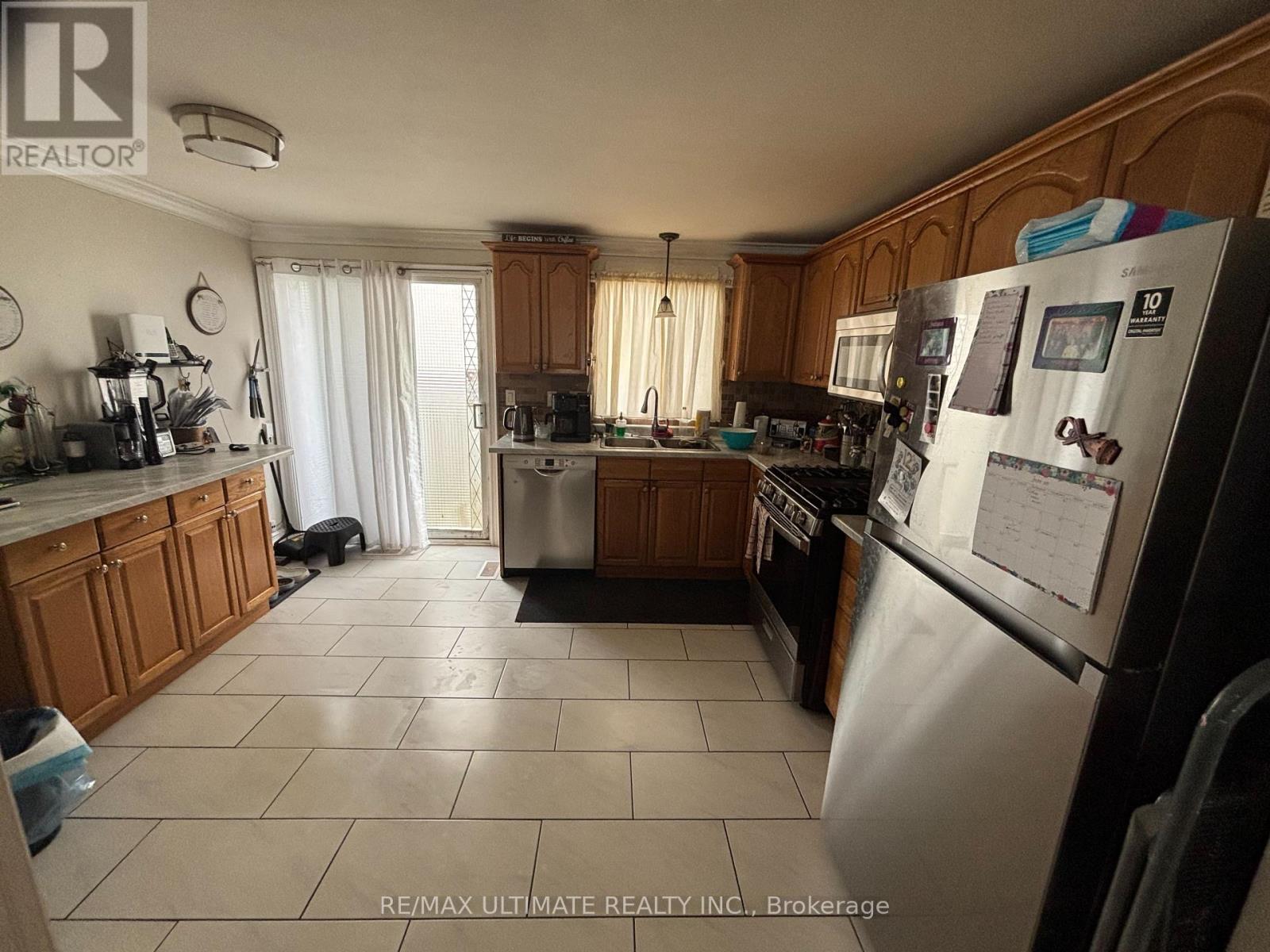 18 Hickling Trail, Barrie, Ontario  L4M 5S3 - Photo 4 - S12198916