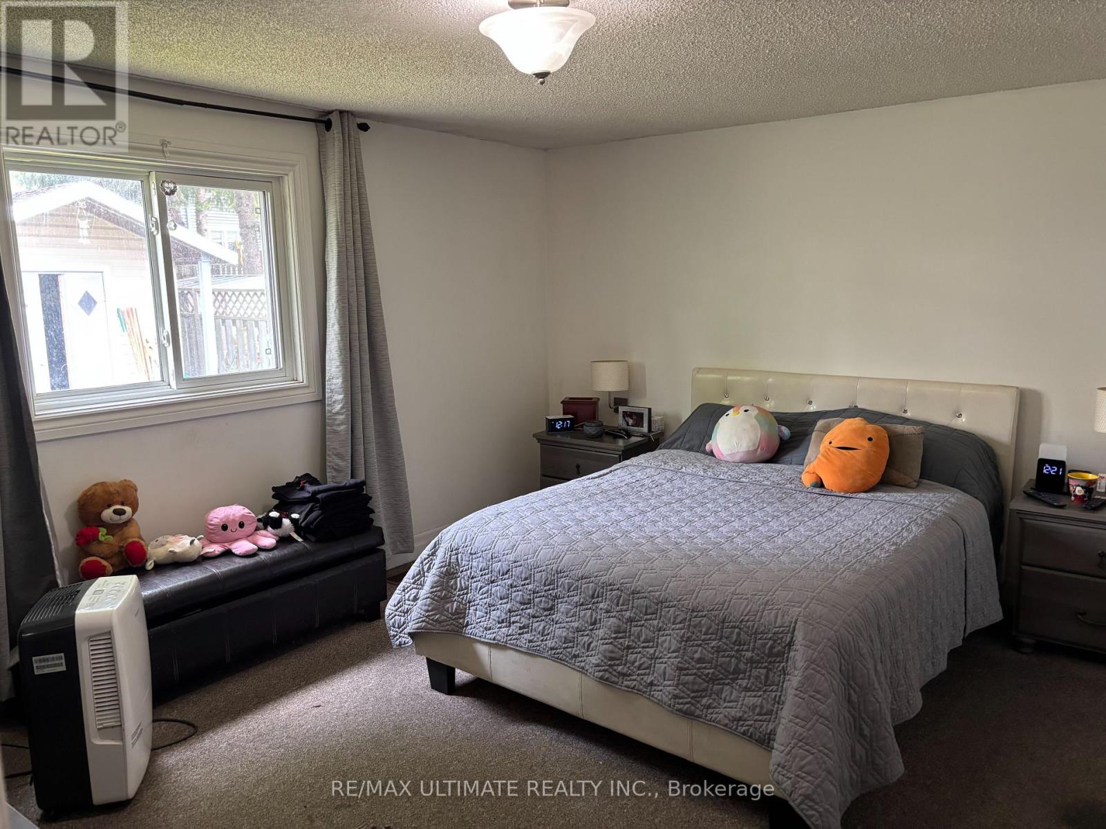 18 Hickling Trail, Barrie, Ontario  L4M 5S3 - Photo 5 - S12198916