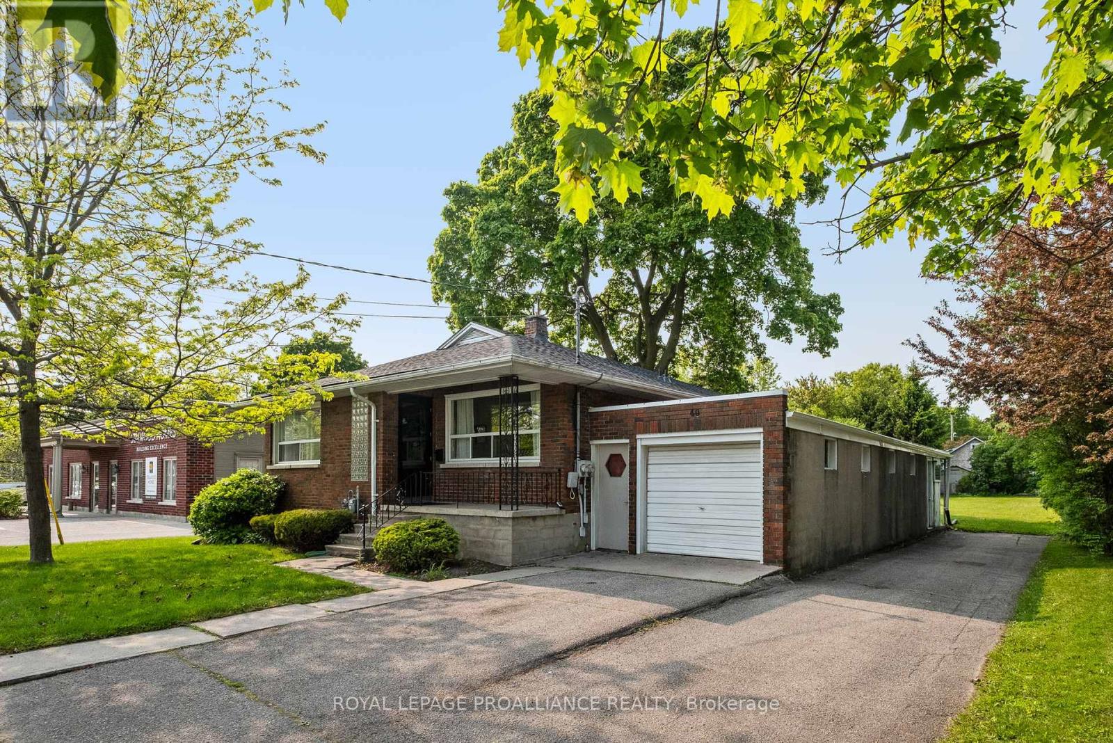 Property at 40 UNIVERSITY AVENUE W image 3