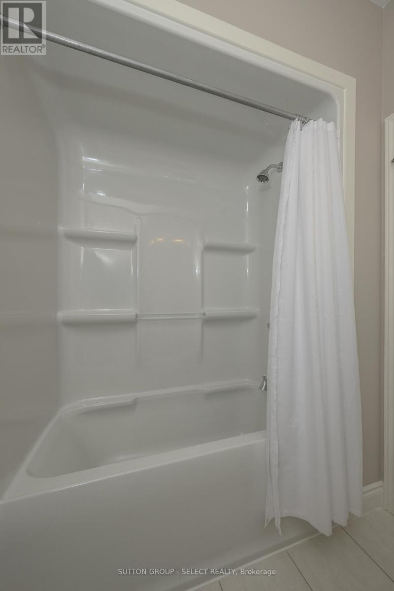 2112 Callingham Drive, London North, Ontario  N6G 0M2 - Photo 26 - X12199256