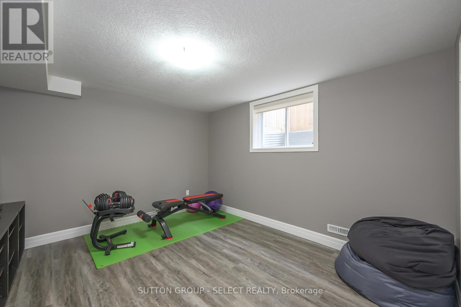 2112 Callingham Drive, London North, Ontario  N6G 0M2 - Photo 39 - X12199256