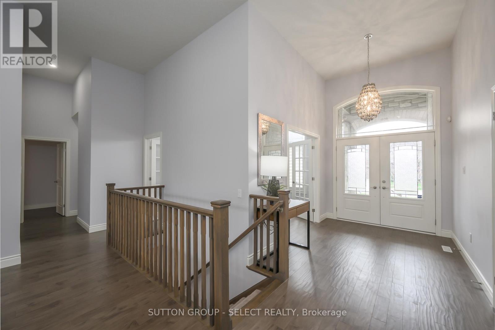 2112 Callingham Drive, London North, Ontario  N6G 0M2 - Photo 4 - X12199256