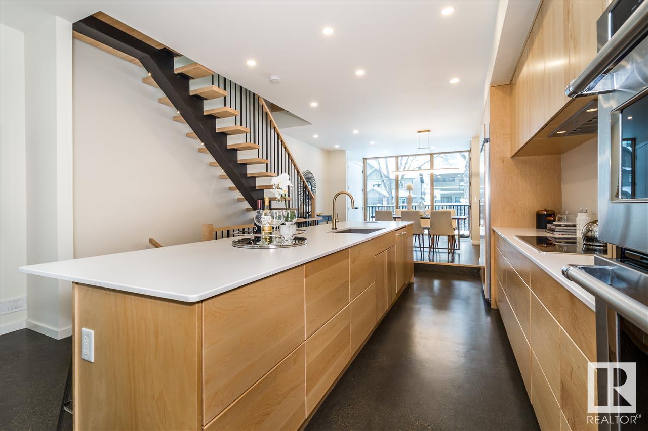 Property at 9104 117 ST NW image 3