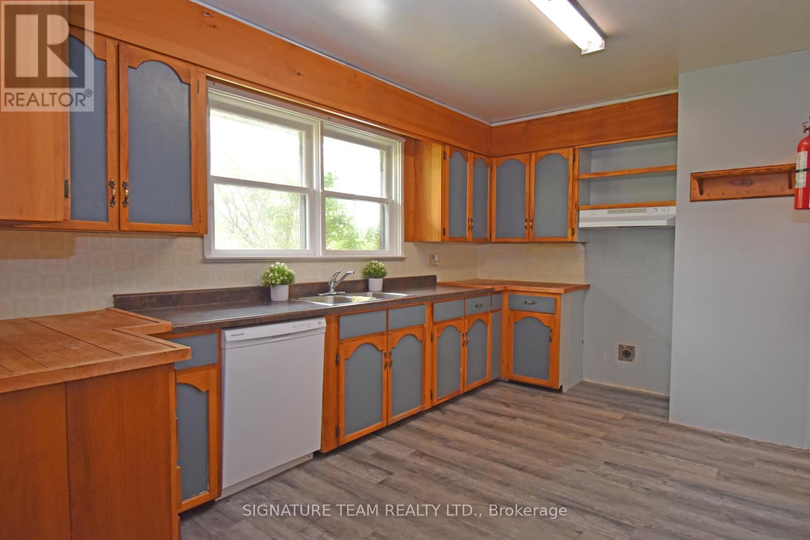 22 Elm Street, Killaloe, Ontario  K0J 2A0 - Photo 6 - X12199214