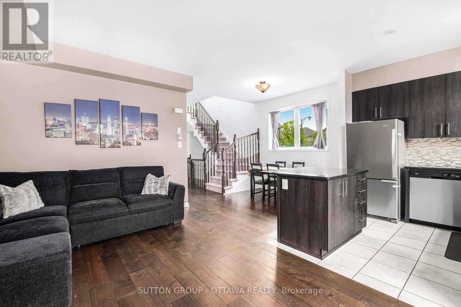 100 Camden Private, Ottawa, Ontario  K2J 6H9 - Photo 4 - X12199284