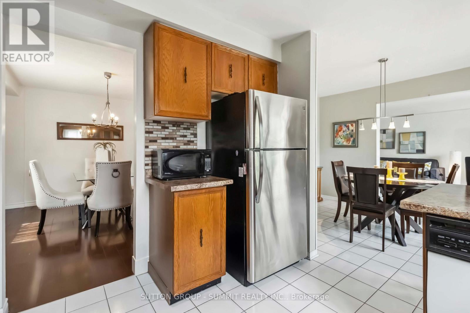 12 Atkins Circle, Brampton (Northwood Park), Ontario  L6X 4A8 - Photo 13 - W12198767