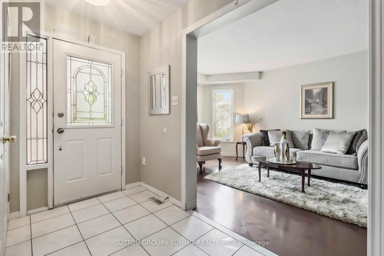 12 Atkins Circle, Brampton, Ontario  L6X 4A8 - Photo 5 - W12198767