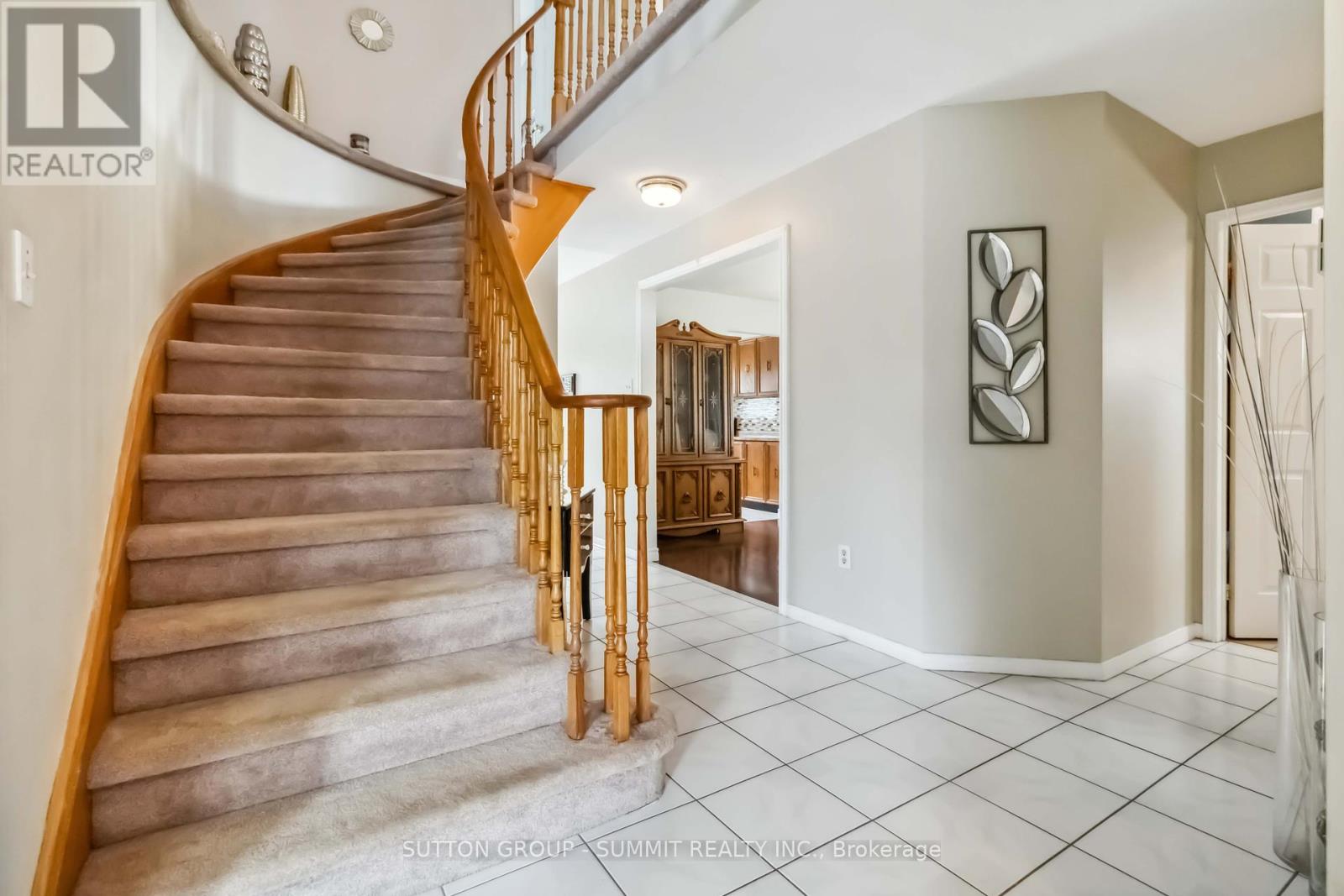 12 Atkins Circle, Brampton (Northwood Park), Ontario  L6X 4A8 - Photo 8 - W12198767
