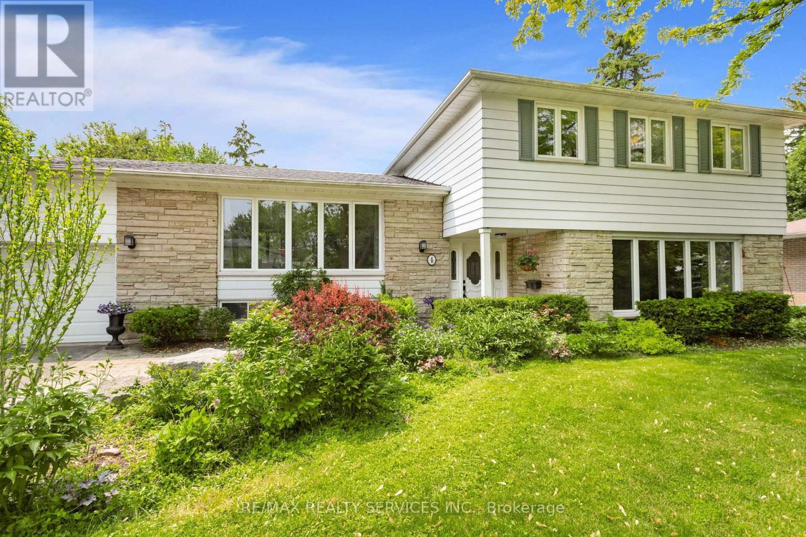 4 Richmond Drive, Brampton, Ontario  L6W 2E8 - Photo 3 - W12198776