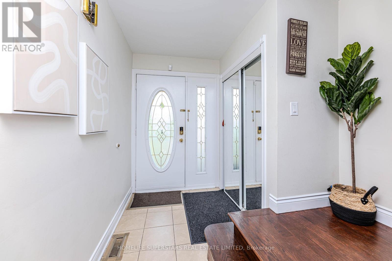 3 Lightwood Drive, Toronto, Ontario  M9V 2Z1 - Photo 4 - W12198785