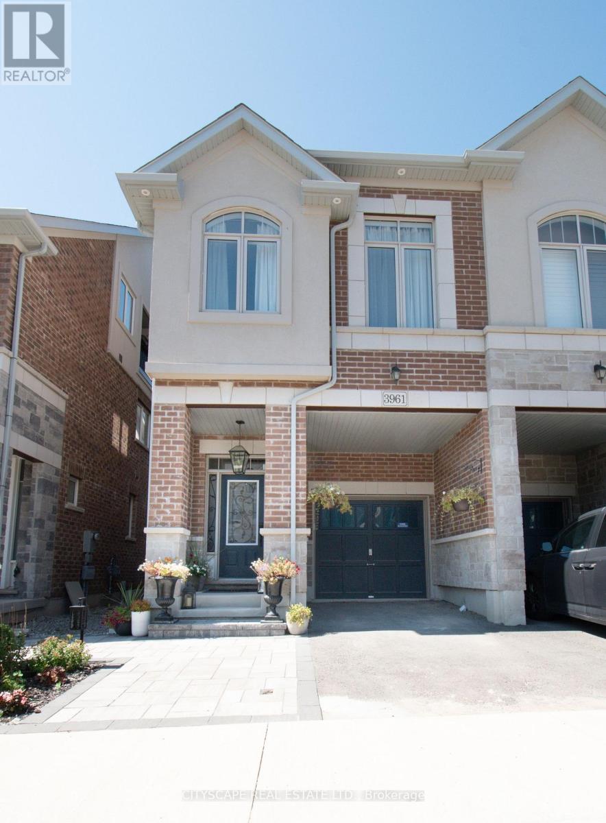 3961 Koenig Road, Burlington, Ontario  L7M 0Z7 - Photo 2 - W12198792