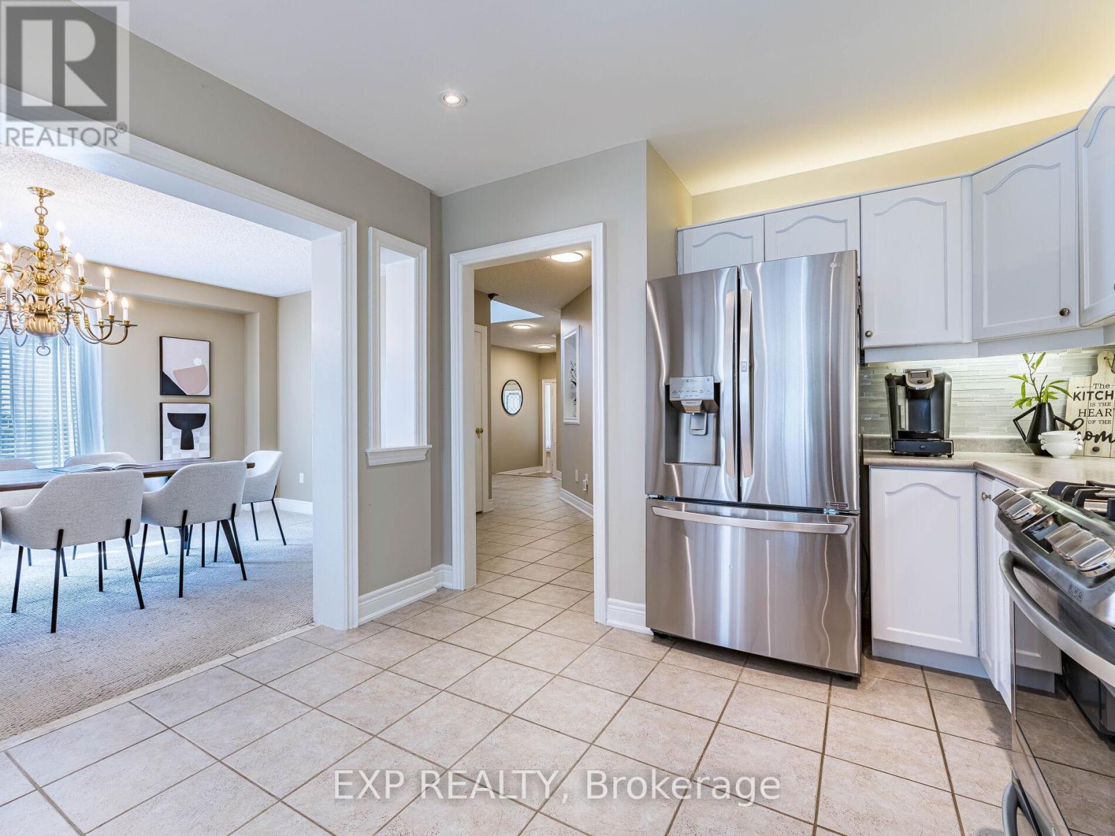 1082 Knotty Pine Grove, Mississauga, Ontario  L5W 1J6 - Photo 11 - W12198793