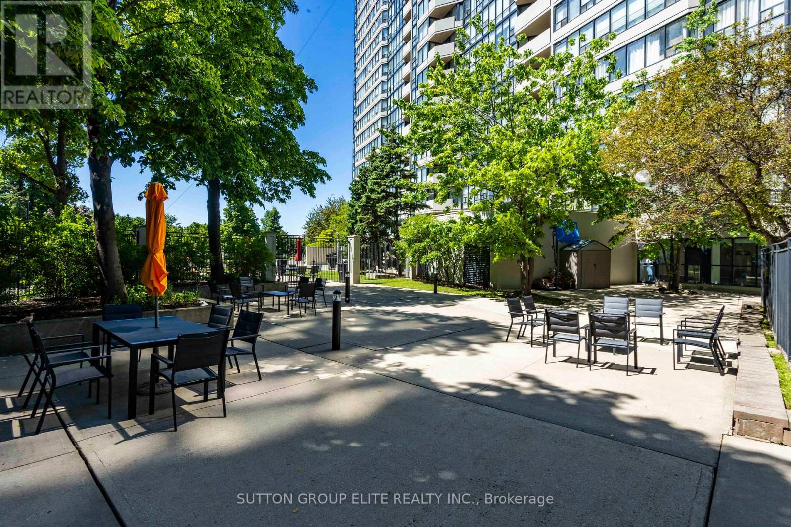 1206 - 330 Rathburn Road W, Mississauga (Creditview), Ontario  L5B 3Y1 - Photo 2 - W12198876