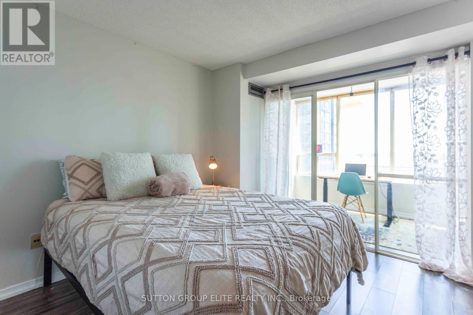 1206 - 330 Rathburn Road W, Mississauga (Creditview), Ontario  L5B 3Y1 - Photo 27 - W12198876