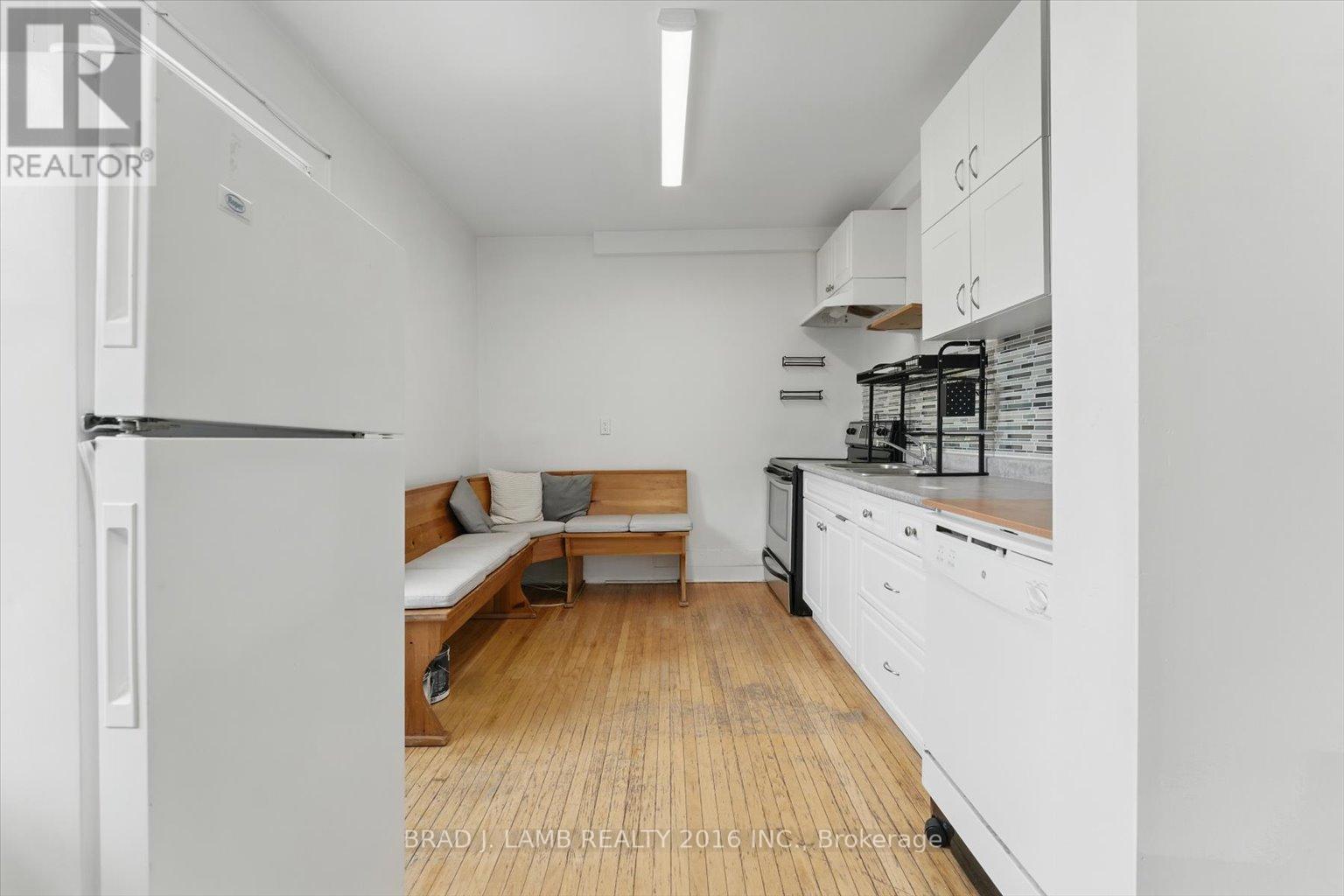 Upper - 2257 Dundas Street W, Toronto, Ontario  M6R 1X6 - Photo 2 - W12198895