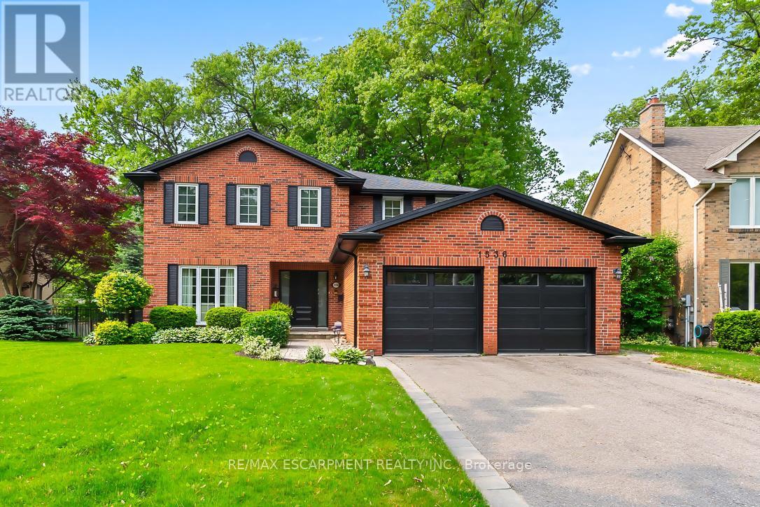 1536 Calumet Place, Mississauga, Ontario  L5J 3A9 - Photo 1 - W12198924