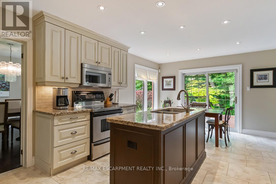 1536 Calumet Place, Mississauga, Ontario  L5J 3A9 - Photo 14 - W12198924
