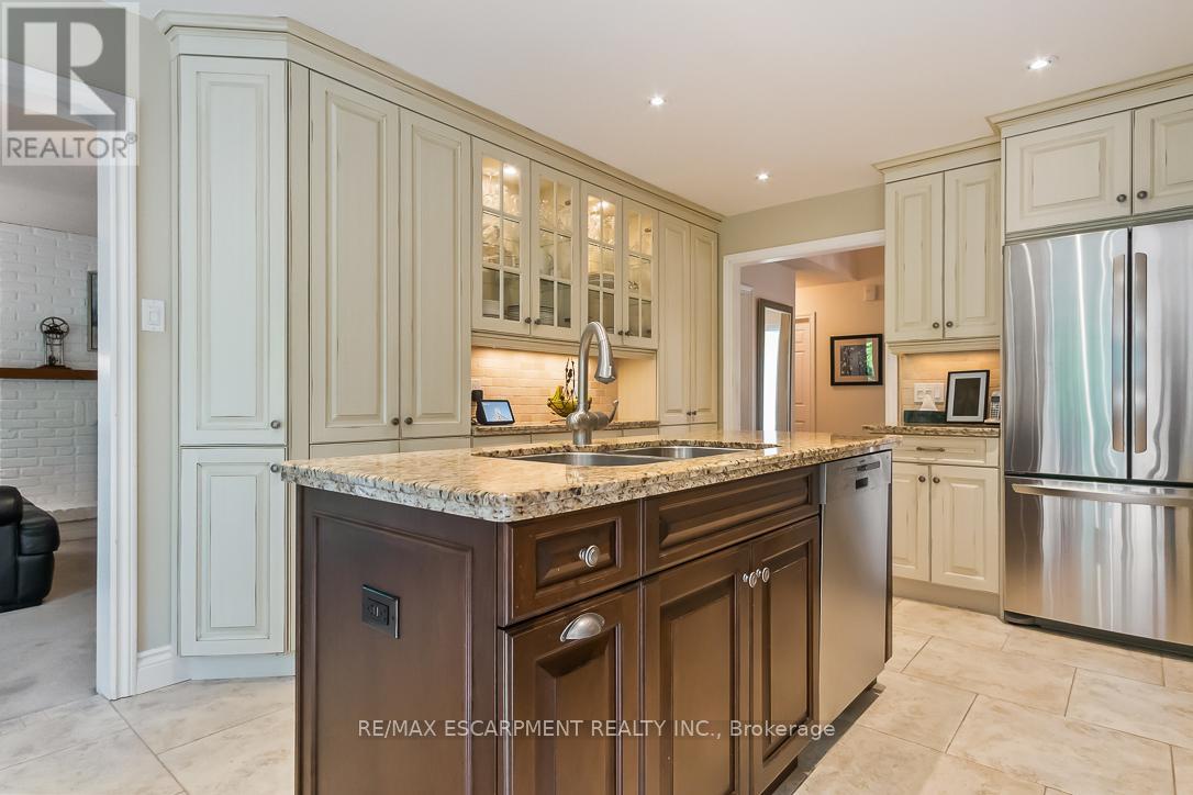 1536 Calumet Place, Mississauga, Ontario  L5J 3A9 - Photo 15 - W12198924