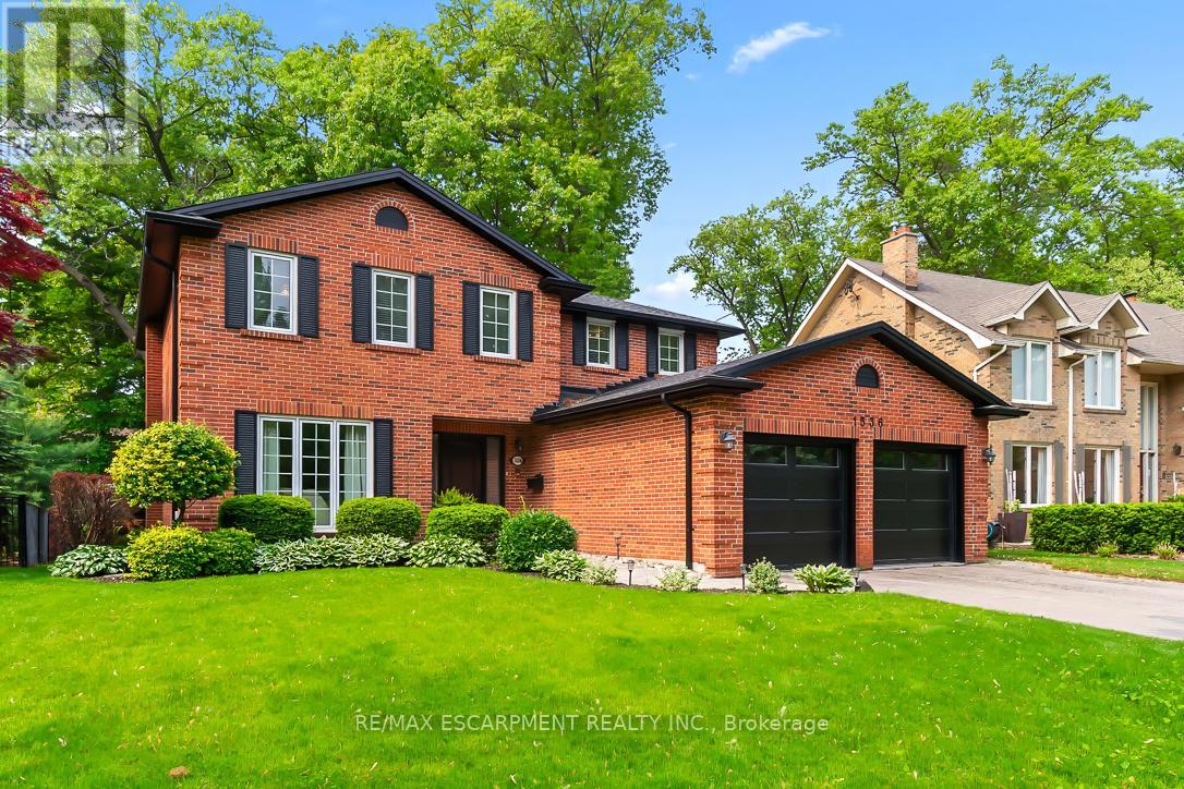 1536 Calumet Place, Mississauga, Ontario  L5J 3A9 - Photo 2 - W12198924