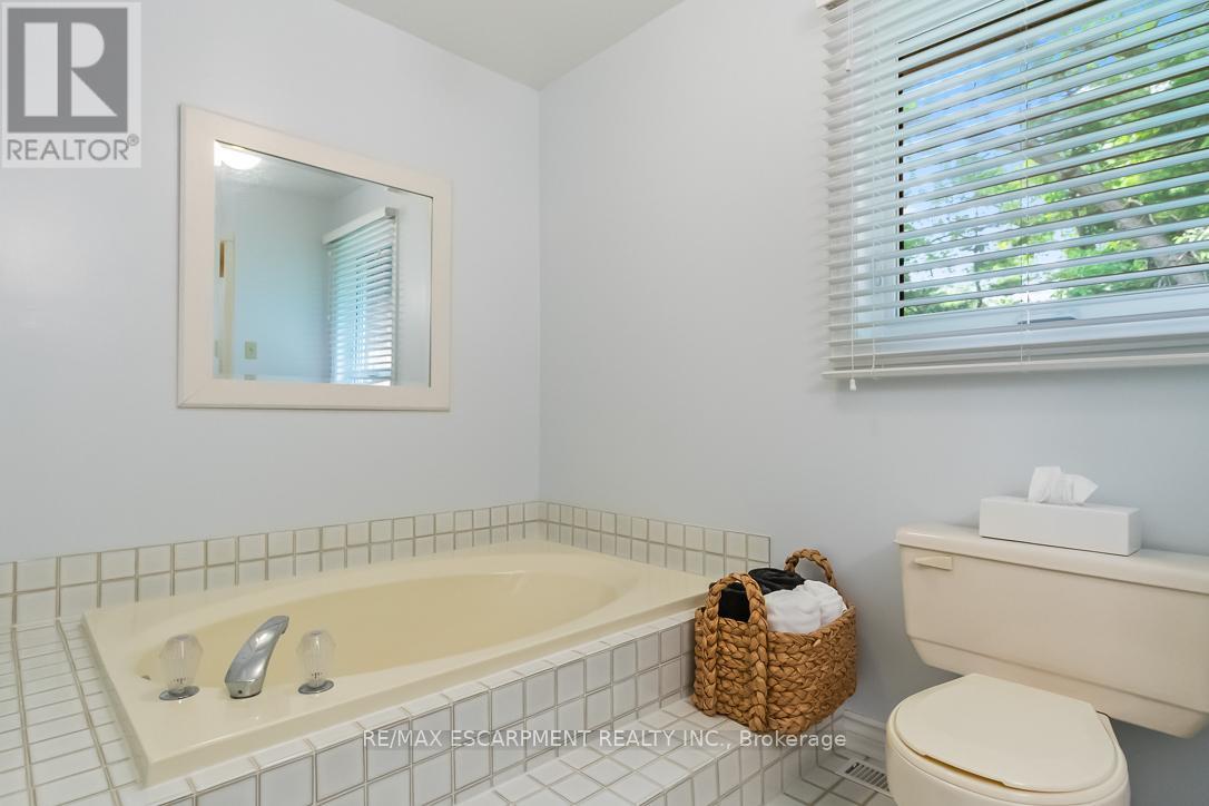 1536 Calumet Place, Mississauga, Ontario  L5J 3A9 - Photo 29 - W12198924