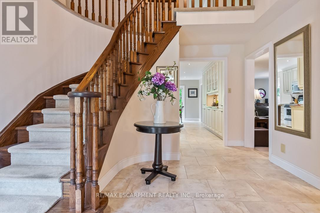 1536 Calumet Place, Mississauga, Ontario  L5J 3A9 - Photo 5 - W12198924