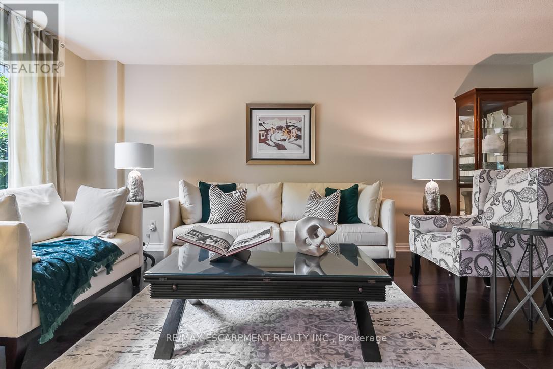 1536 Calumet Place, Mississauga, Ontario  L5J 3A9 - Photo 6 - W12198924