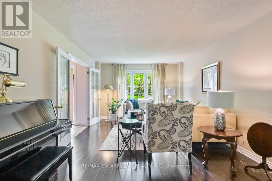 1536 Calumet Place, Mississauga, Ontario  L5J 3A9 - Photo 8 - W12198924