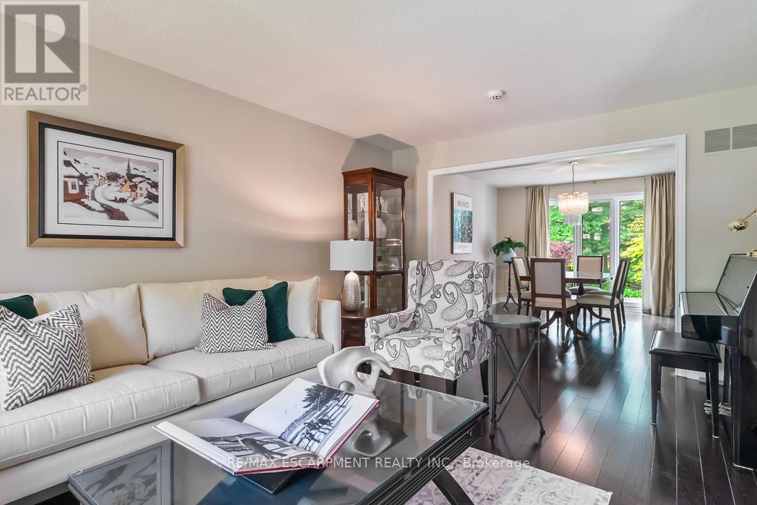 1536 Calumet Place, Mississauga, Ontario  L5J 3A9 - Photo 9 - W12198924