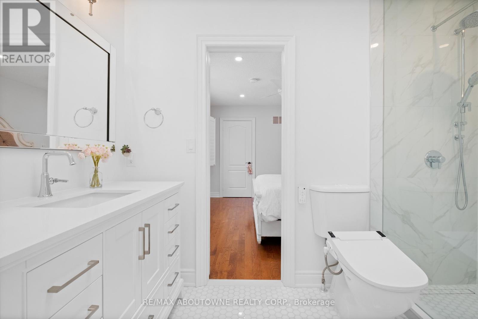 2213 Galloway Drive, Oakville, Ontario  L6H 5M1 - Photo 21 - W12198930