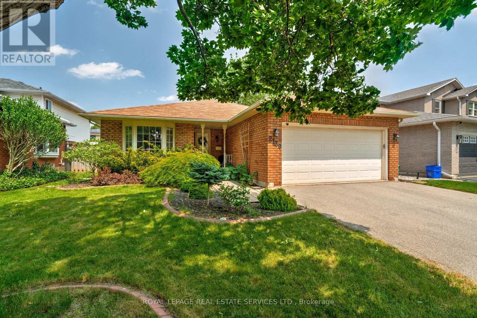 2139 Marc Lane, Burlington, Ontario  L7M 3P7 - Photo 2 - W12198966