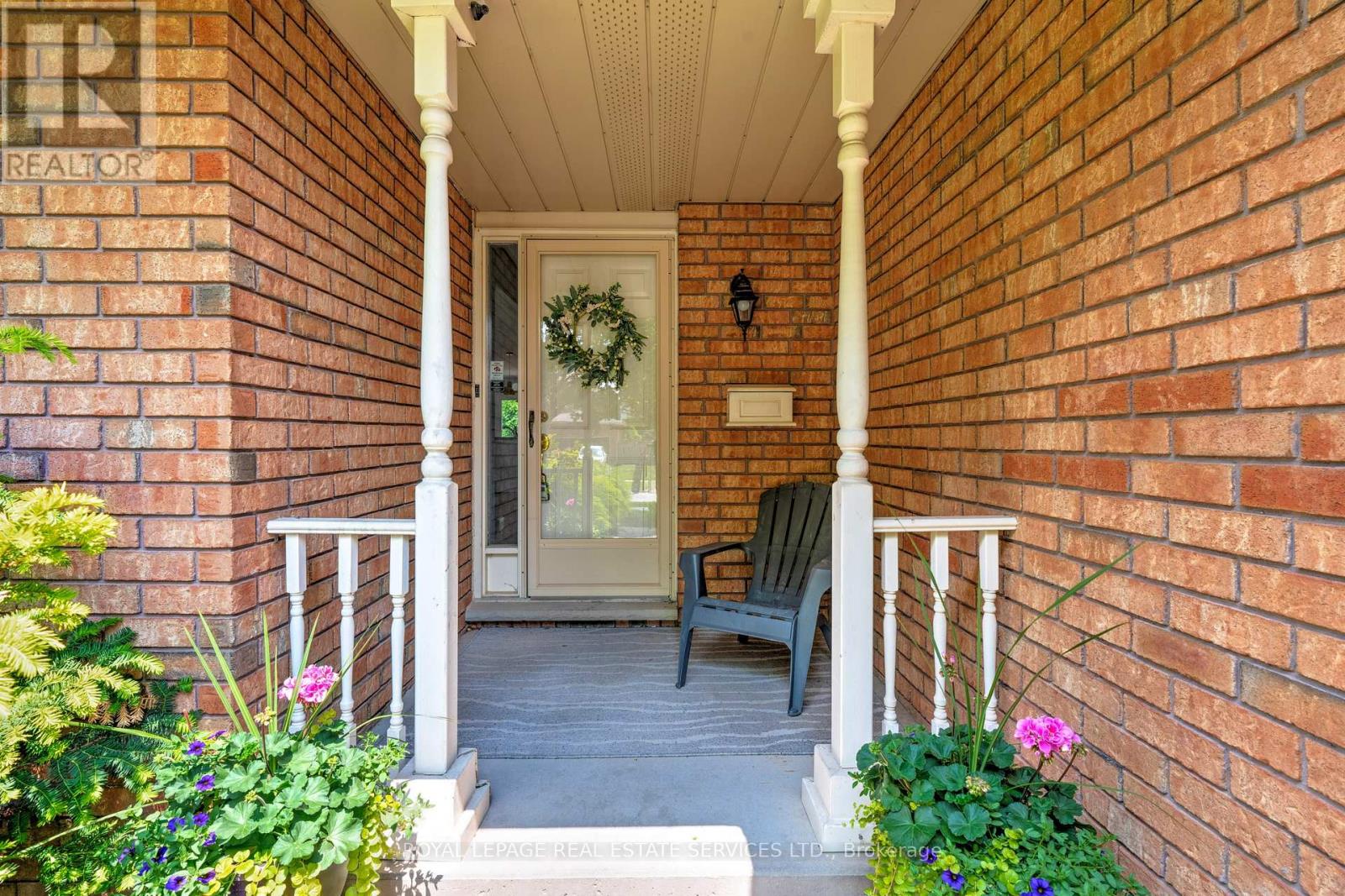 2139 Marc Lane, Burlington, Ontario  L7M 3P7 - Photo 3 - W12198966