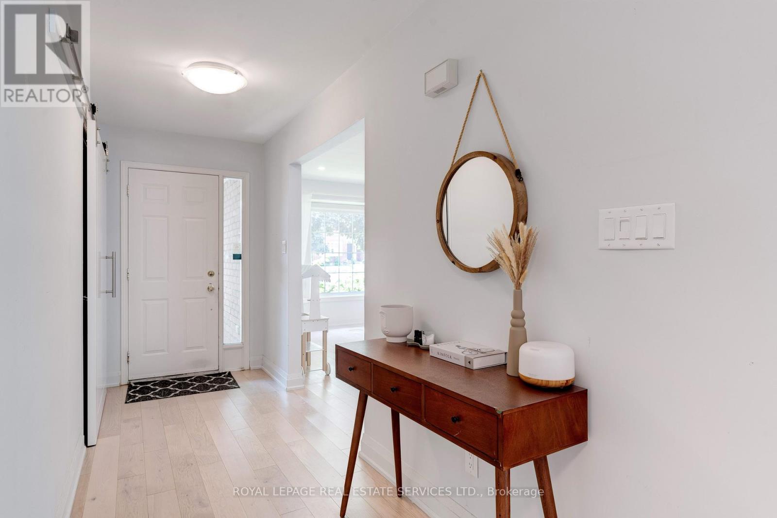 2139 Marc Lane, Burlington, Ontario  L7M 3P7 - Photo 4 - W12198966